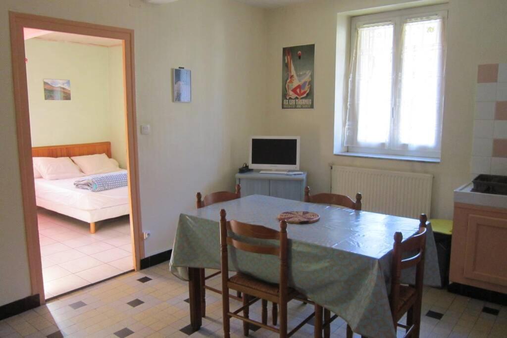 Appartement Rdc Maison De Village Savignac-les-Ormeaux Exterior photo
